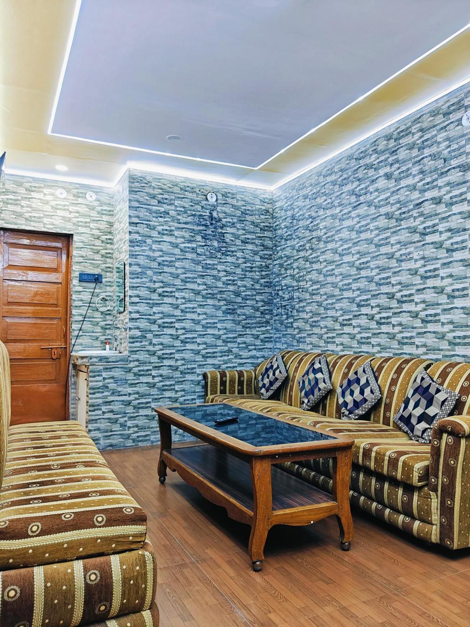 Kiara Home Stays Варанаси Экстерьер фото